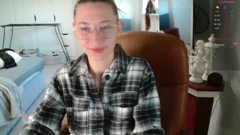 Leonie online show from 04-17-26, 06:49
