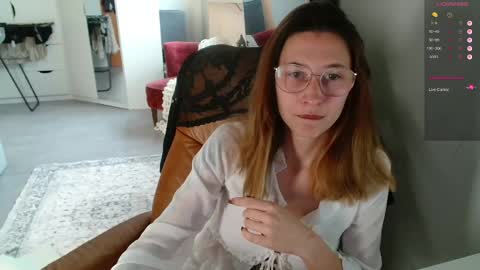 Snapshot of cherryangle chatting on 04-19-26, 07:51 Leonie online show from 04-19-26, 07:51