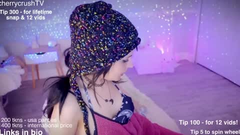 Snapshot of cherrycrush chatting on 09-24-25, 07:06 Cherry Crush online show from 09-24-25, 07:06