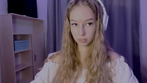 Evie online show from 10-30-25, 12:17