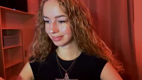 Evie online show from 11-19-25, 04:18