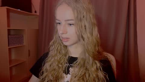 Evie online show from 11-25-25, 02:17