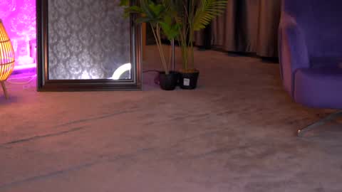 Selena online show from 12-21-24, 10:08