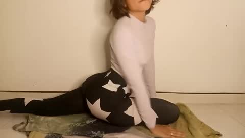 Snapshot of cherrywitchy chatting on 01-01-25, 01:58 Cherry online show from 01-01-25, 01:58