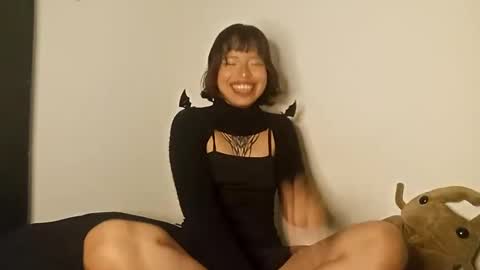 Snapshot of cherrywitchy chatting on 01-08-25, 01:00 Cherry online show from 01-08-25, 01:00