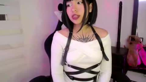 Snapshot of cherrywitchy chatting on 02-14-25, 04:04 Cherry online show from 02-14-25, 04:04