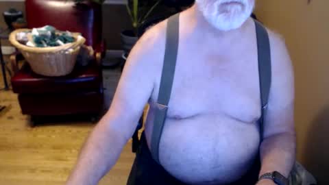 Snapshot of chgodad chatting on 11-18-25, 08:46 chgodad online show from 11-18-25, 08:46