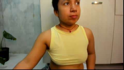 Snapshot of chiarafustox chatting on 05-12-26, 12:30 Chiara fustox online show from 05-12-26, 12:30