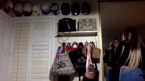 Snapshot of chicagobabe312 chatting on 11-27-25, 03:30 chicagobabe312 online show from 11-27-25, 03:30