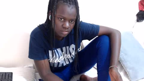 chichie_ online show from 07-17-26, 12:01