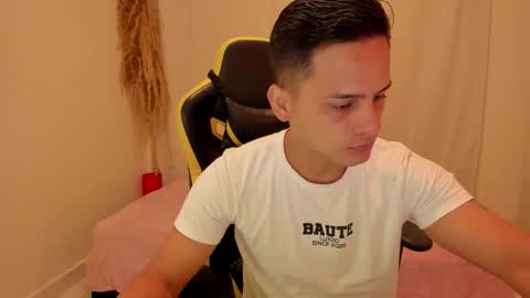 Snapshot of chicos_sexy chatting on 01-15-26, 01:59 chicos_sexy online show from 01-15-26, 01:59