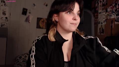 Snapshot of chill_saya chatting on 11-30-25, 09:08 Saya online show from 11-30-25, 09:08