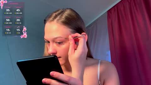 Snapshot of chill_velvet chatting on 11-28-25, 04:26 Sasha online show from 11-28-25, 04:26