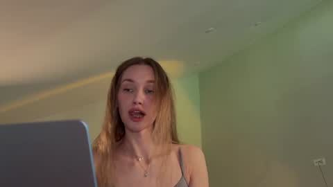 Snapshot of chillgoddess chatting on 06-11-26, 04:05 Goddess Vika - owner of all ur money online show from 06-11-26, 04:05