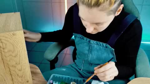 Bella online show from 11-22-25, 09:19