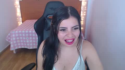 Snapshot of chinatsu_t chatting on 12-30-24, 10:23 Kelly online show from 12-30-24, 10:23