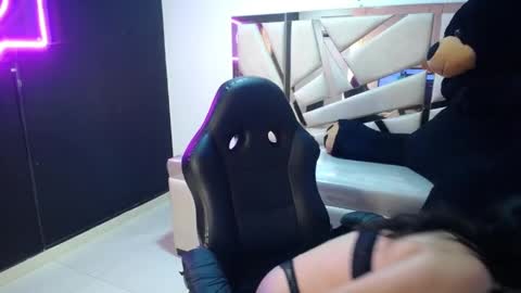 Snapshot of chinatsu_t chatting on 01-19-25, 11:45 Kelly online show from 01-19-25, 11:45