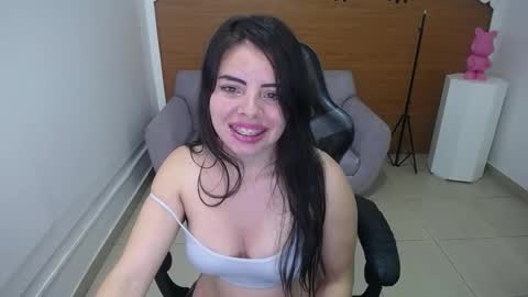 Snapshot of chinatsu_t chatting on 10-10-25, 12:53 Kelly online show from 10-10-25, 12:53