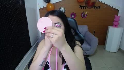 Snapshot of chinatsu_t chatting on 10-13-25, 12:38 Kelly online show from 10-13-25, 12:38
