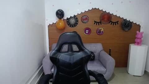 Snapshot of chinatsu_t chatting on 10-16-25, 12:50 Kelly online show from 10-16-25, 12:50
