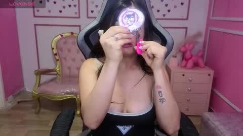 Snapshot of chinatsu_t chatting on 11-09-25, 12:58 Kelly online show from 11-09-25, 12:58