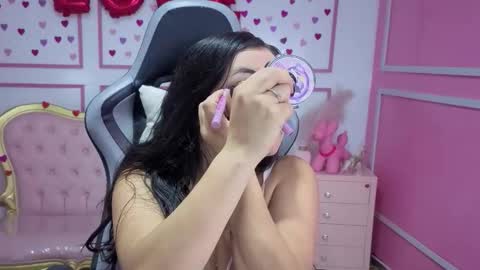 Snapshot of chinatsu_t chatting on 03-08-26, 12:42 Kelly online show from 03-08-26, 12:42