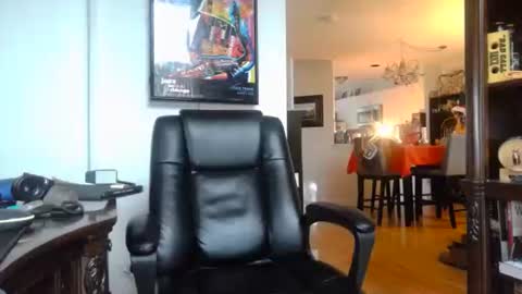 Snapshot of chiphoneman chatting on 11-20-25, 09:14 chiphoneman online show from 11-20-25, 09:14