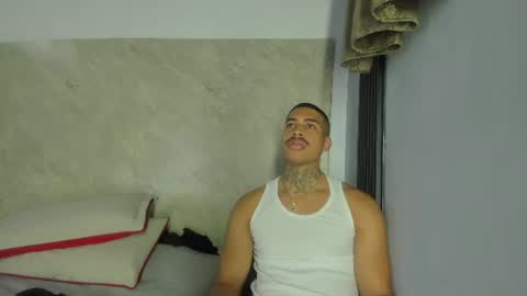 Snapshot of chirshot21_ chatting on 06-09-26, 12:39 Chris online show from 06-09-26, 12:39
