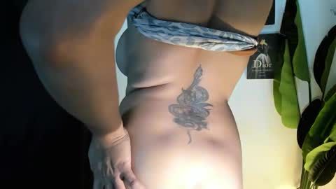 Snapshot of chixies_ladies chatting on 04-28-26, 01:26 chixies_ladies online show from 04-28-26, 01:26