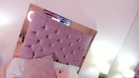 Chloe online show from 01-23-25, 08:04