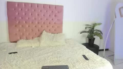 Snapshot of chloe_and_leider chatting on 03-18-26, 12:52 chloe and leider online show from 03-18-26, 12:52