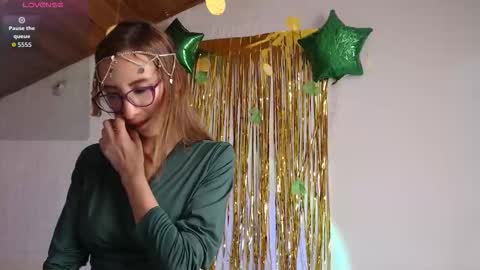 Chloe Bitelly online show from 03-17-26, 07:50