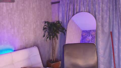 Snapshot of chloe_bronze chatting on 05-28-26, 08:17 Chloe online show from 05-28-26, 08:17