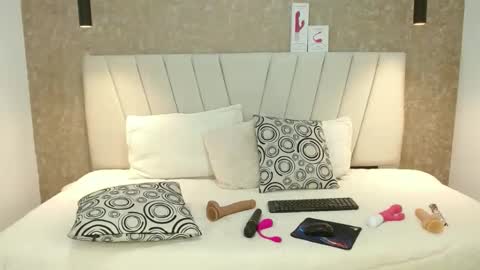 Abby 19 years online show from 01-22-25, 03:52