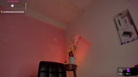 Snapshot of chloe_cooperr chatting on 10-09-25, 10:30 chloe_cooperr online show from 10-09-25, 10:30