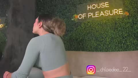 Chloe online show from 10-11-25, 12:36