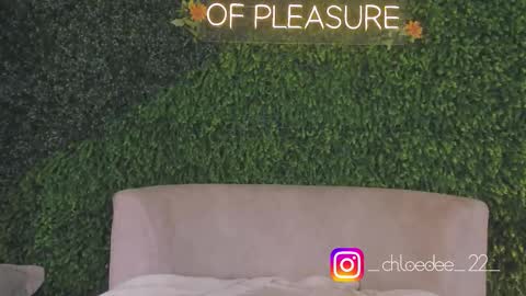 Chloe online show from 10-19-25, 02:07