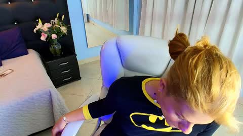 Snapshot of chloe_goddes chatting on 12-13-24, 12:42 CHLOE online show from 12-13-24, 12:42