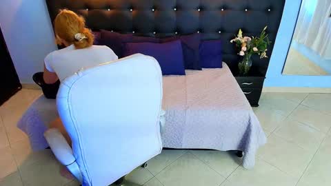 Snapshot of chloe_goddes chatting on 12-14-24, 09:45 CHLOE online show from 12-14-24, 09:45