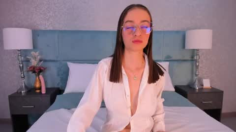 Snapshot of chloe_key chatting on 05-10-26, 04:01 chloe_key online show from 05-10-26, 04:01
