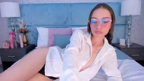 Snapshot of chloe_key chatting on 05-26-26, 08:05 chloe_key online show from 05-26-26, 08:05