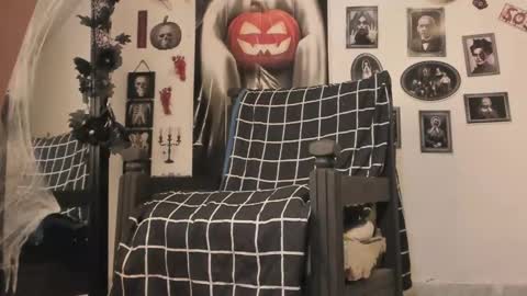 chloe_kisses online show from 10-31-25, 12:06