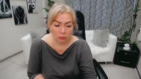 Chloe online show from 10-30-25, 05:42