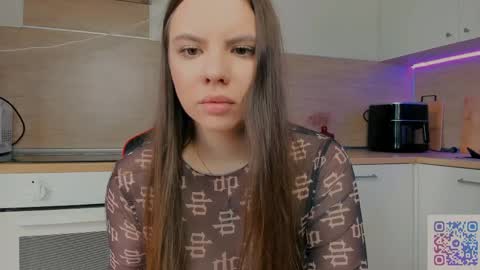 Snapshot of chloe_loo chatting on 05-18-26, 12:33 Chloe online show from 05-18-26, 12:33