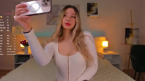 Snapshot of chloe_lov_ chatting on 02-25-25, 01:09 Chloe Lov GTM2 Mon Tue Thu Sat Sun 0400am - 1030m online show from 02-25-25, 01:09