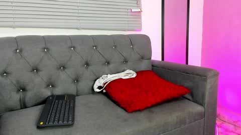 Snapshot of chloe_madisson chatting on 01-10-25, 04:41 chloe online show from 01-10-25, 04:41