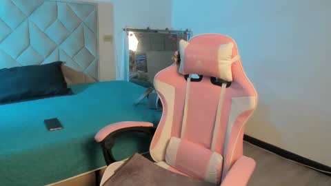 Snapshot of chloe_miller_7 chatting on 02-13-26, 07:10 Chloe online show from 02-13-26, 07:10