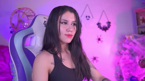 CLOE  online show from 10-14-25, 10:54