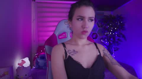 CLOE  online show from 11-04-25, 09:47