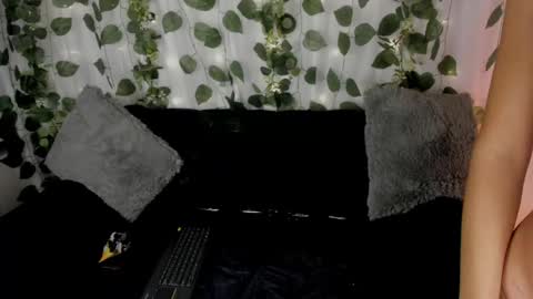 Snapshot of chloe_petite2 chatting on 05-05-26, 12:13 Chloe online show from 05-05-26, 12:13